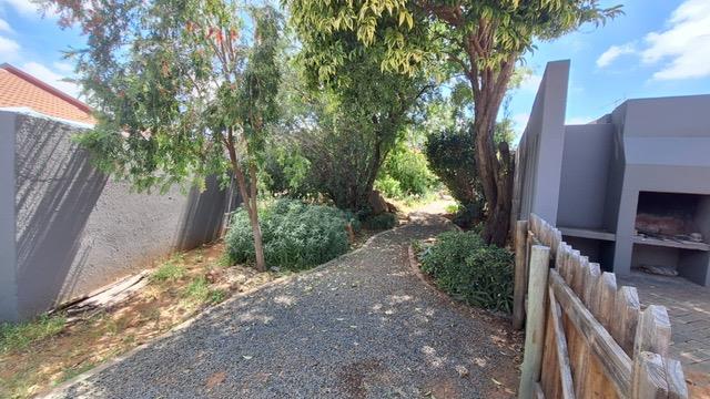 2 Bedroom Property for Sale in Langenhovenpark Free State